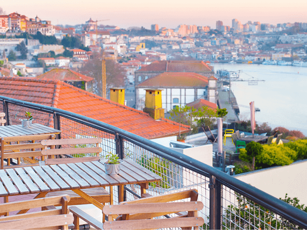 eating nut free in portugal, restaurant overlooking douro river in Portugal.