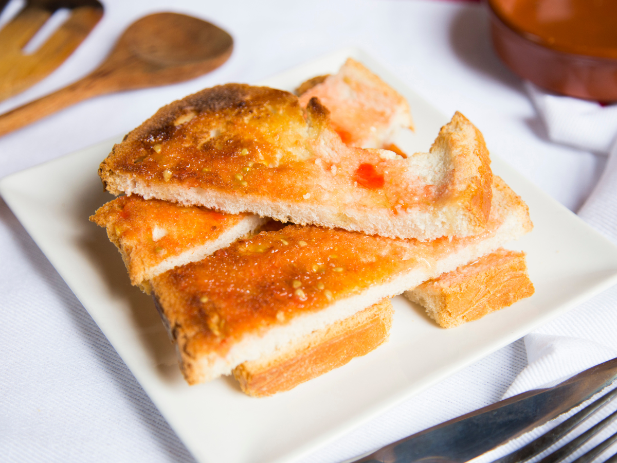 pan con tomato, nut free breakfast in Spain