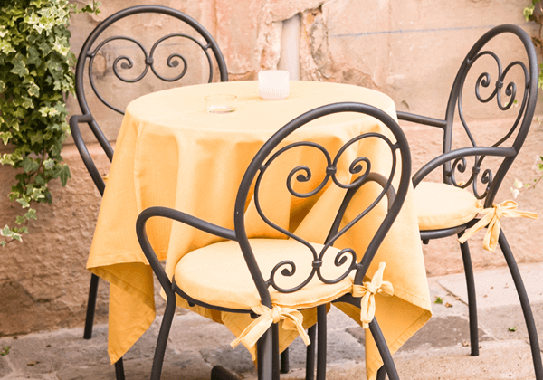 a image of a table at restaurant in italy with a yellow table cloths eating shellfish free in italy
