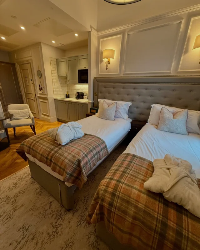 I often get asked what cities have good options for apartment hotels when traveling Europe and sometimes it’s not what you’re expecting. 

Scotland in general has some great options but Edinburgh itself really has amazing options. 

@righproperties has been growing and opened a new property in New Town area of Edinburgh. Still walkable and near many restaurants but best of all the studio has a kitchenette with a stove, microwave and mini fridge while the larger suites have multiple bedrooms and larger kitchens. 

With trips into the Highlands planned I knew I would be preparing lunches for those days for my food allergies and an apart hotel was exactly what I needed. 

With arriving into Edinburgh around 7am I ended up booking the night before and we checked in right away before taking a nap which made the first day so much better. 
.
.
.
#edinburghcity #scotlandtravel #foodallergytravelagent #foodallergyawareness #foodallergyfamily